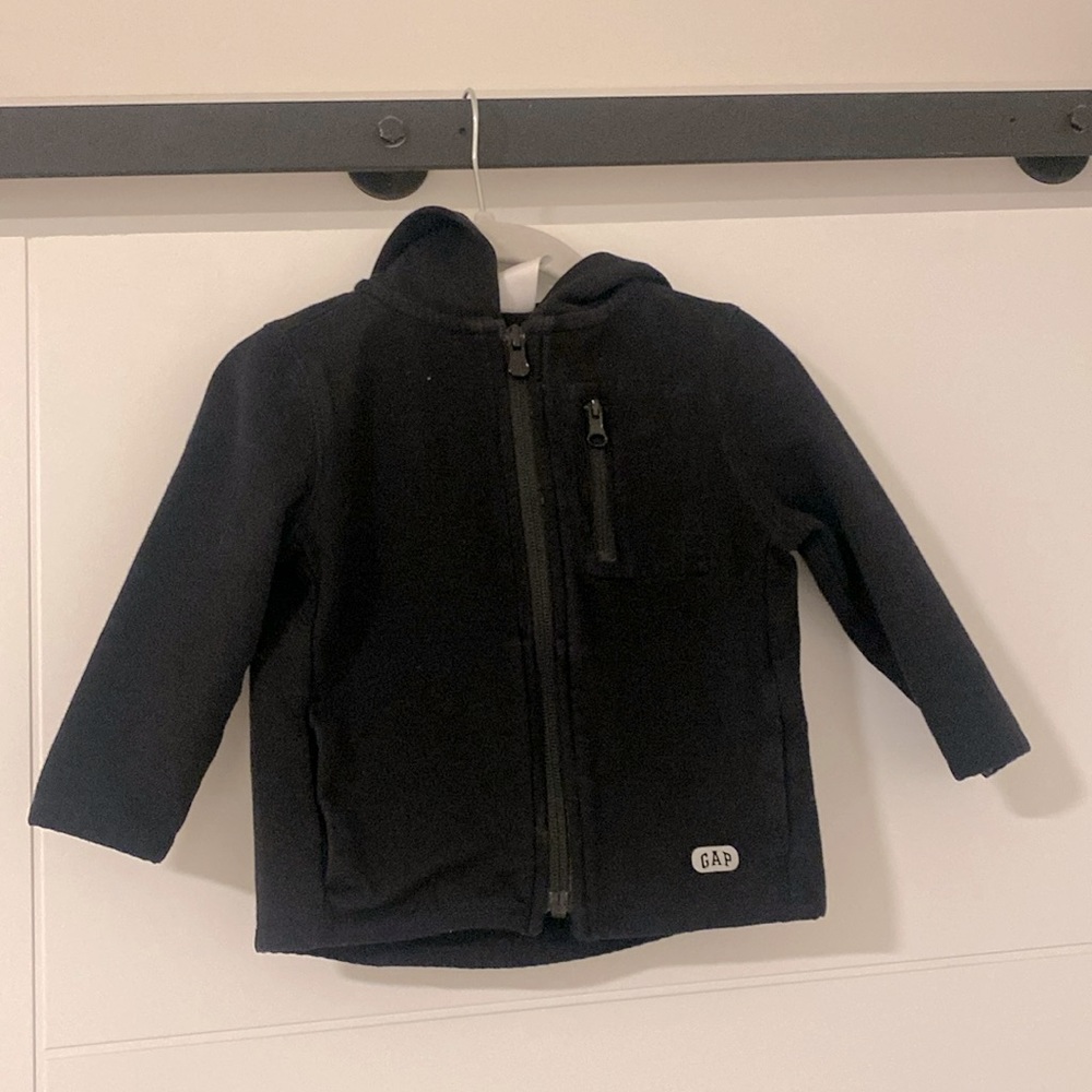 ⚫️ Gap ⚫️ black zippered sports hoodie - size 12-18 months